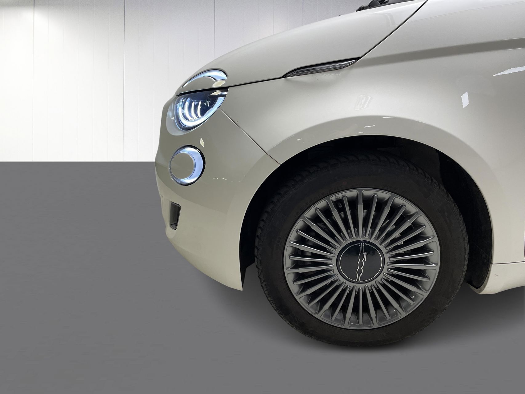 Hvid Fiat 500e fra 2022