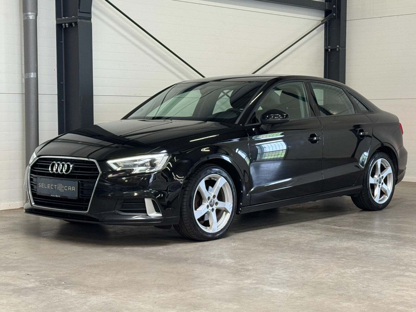 Sort Audi A3 fra 2018 set udefra