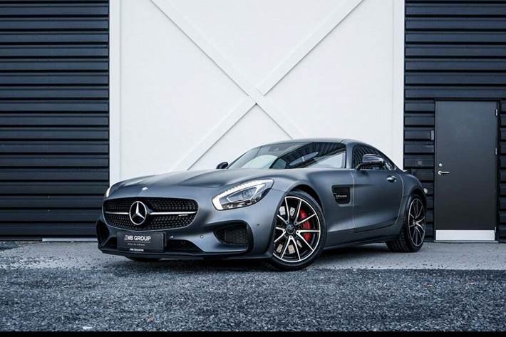 Grå Mercedes AMG GT S fra 2015 set udefra