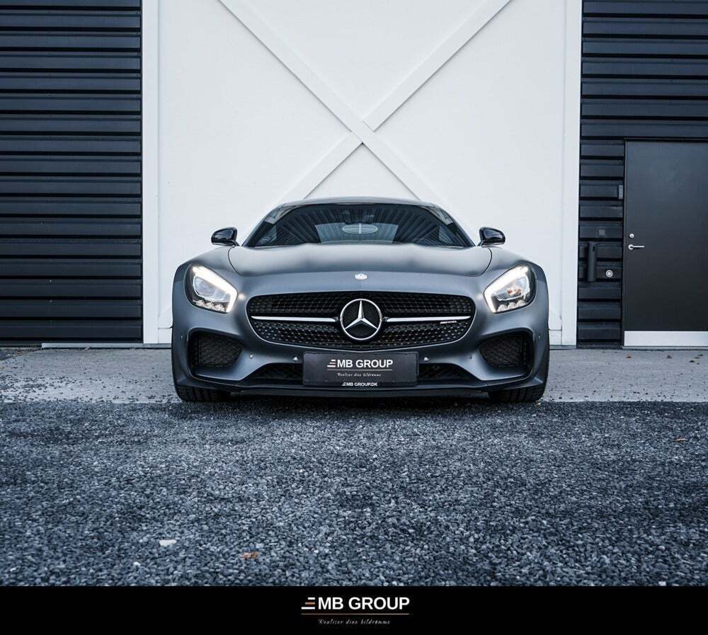 Grå Mercedes AMG GT S fra 2015 set udefra