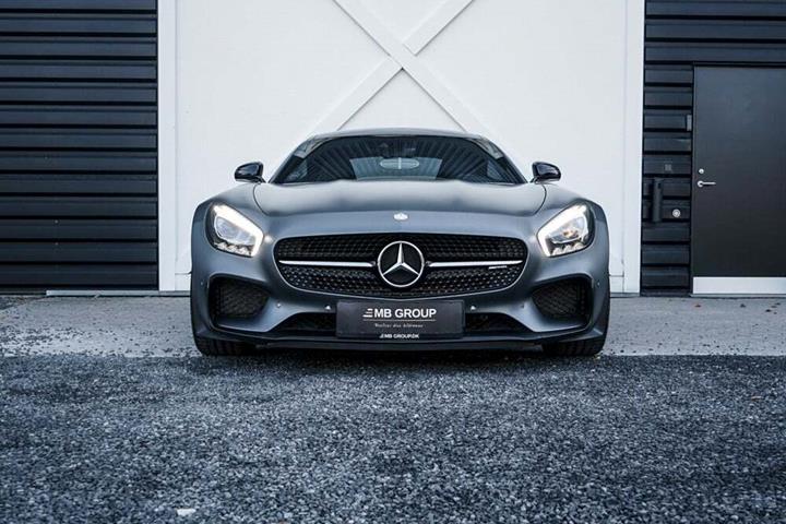 Grå Mercedes AMG GT S fra 2015 set udefra