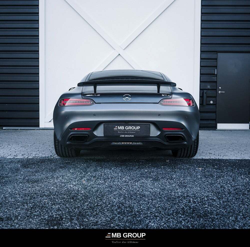 Grå Mercedes AMG GT S fra 2015 set udefra