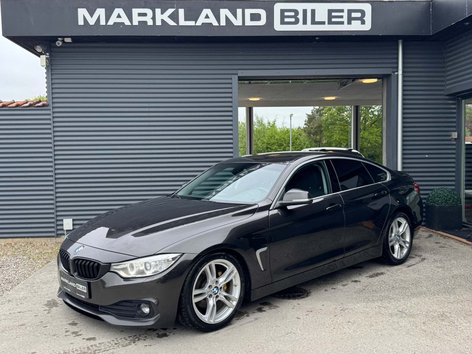 Sort BMW 420d fra 2016 set udefra