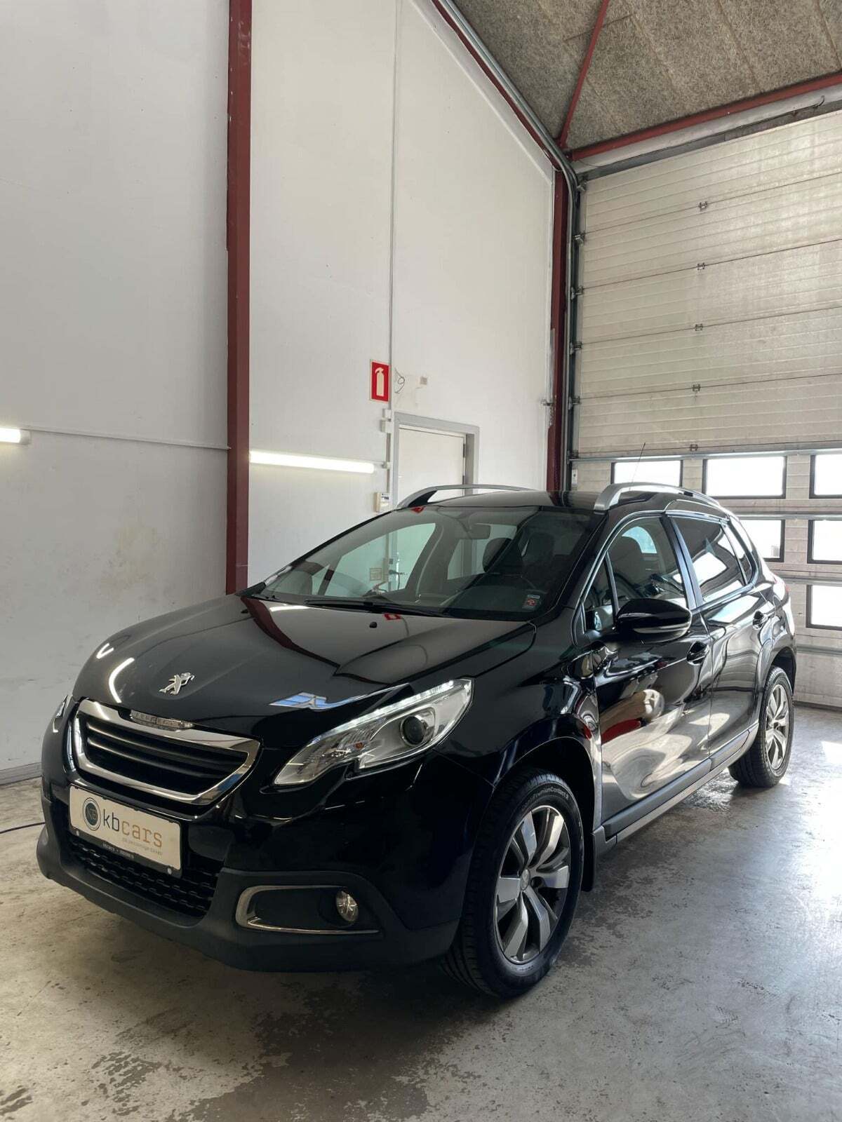 Sort Peugeot 2008 fra 2014 set udefra