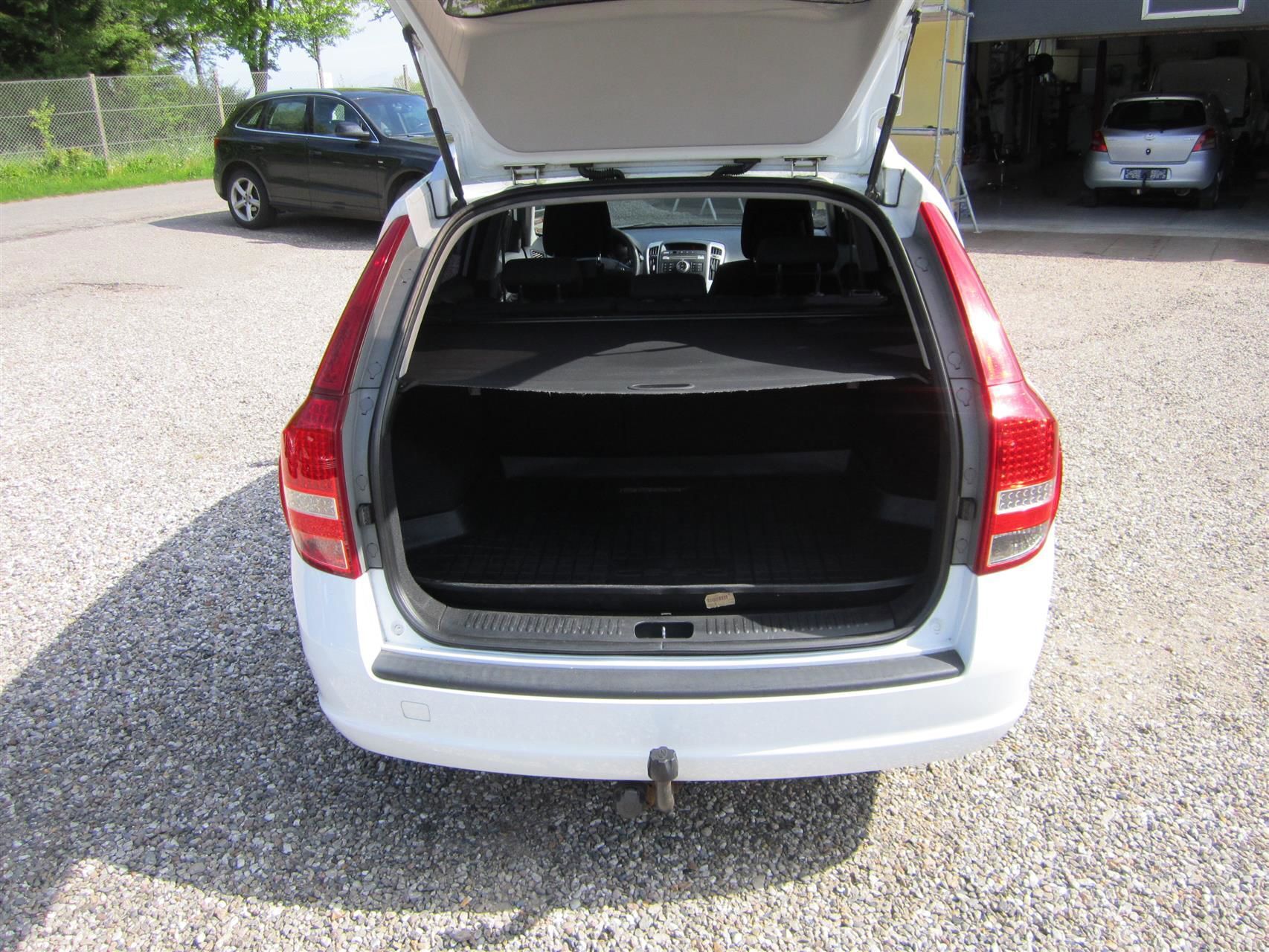 Hvid Kia Ceed fra 2012