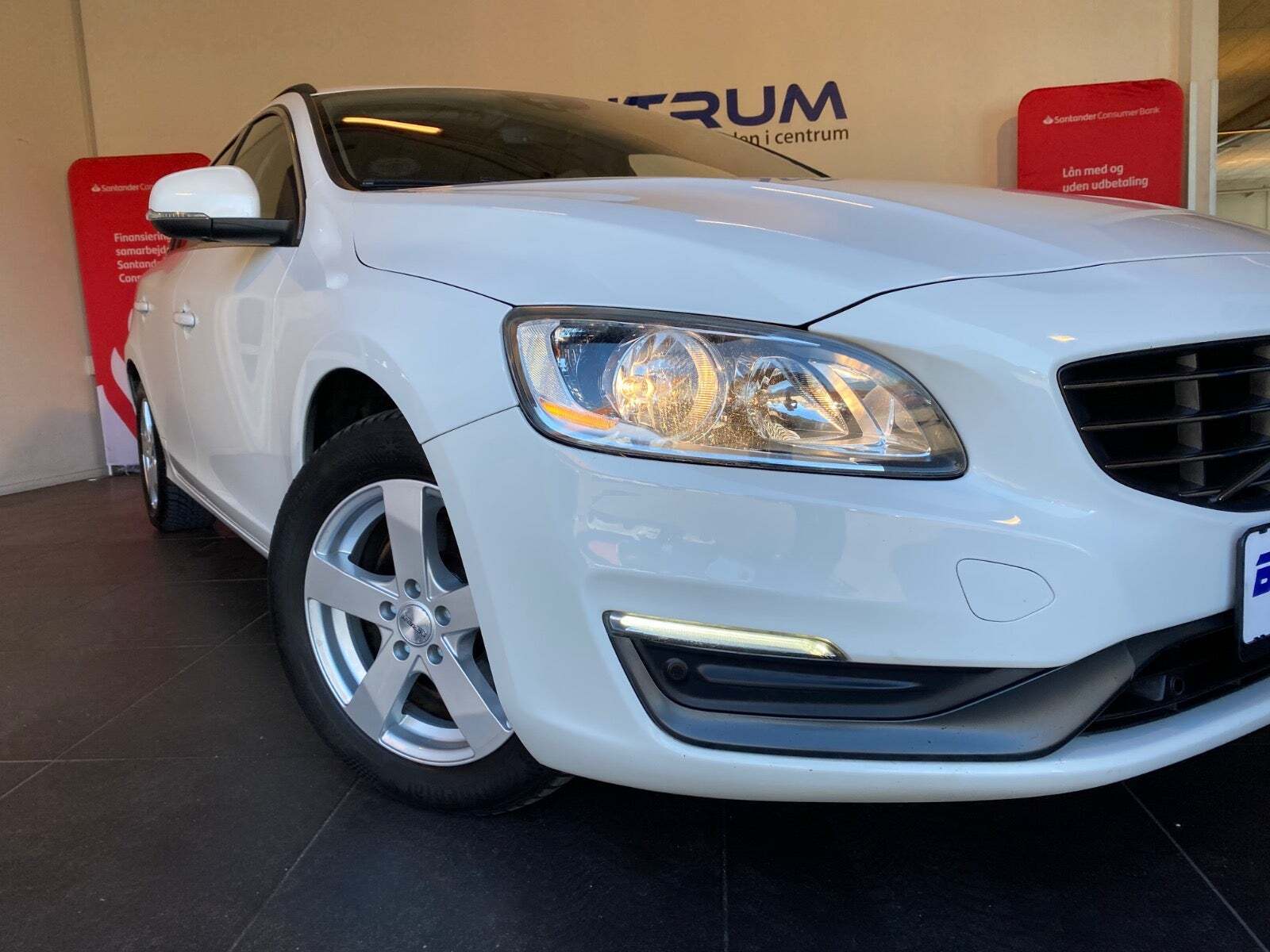Hvid Volvo V60 fra 2014