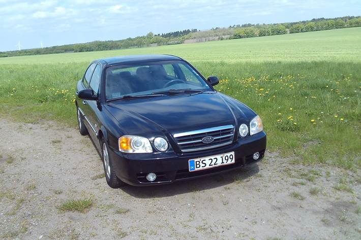 Sort Kia Magentis fra 2003