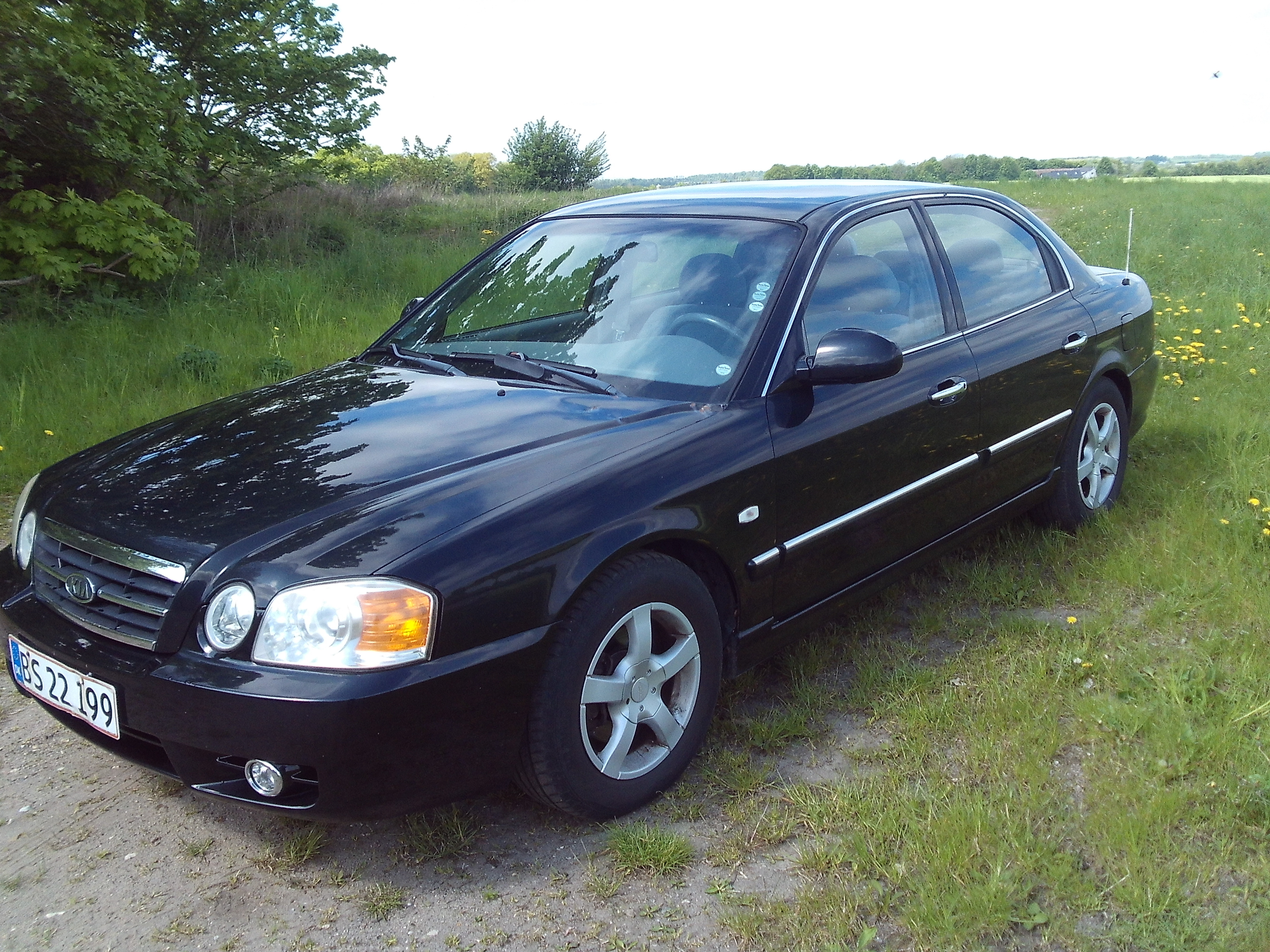 Sort Kia Magentis fra 2003