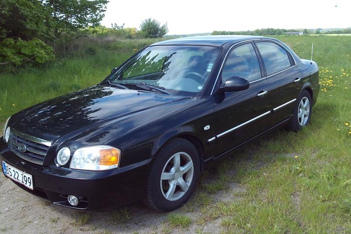 Sort Kia Magentis fra 2003
