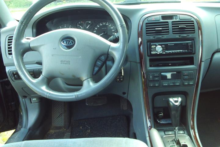 Sort Kia Magentis fra 2003