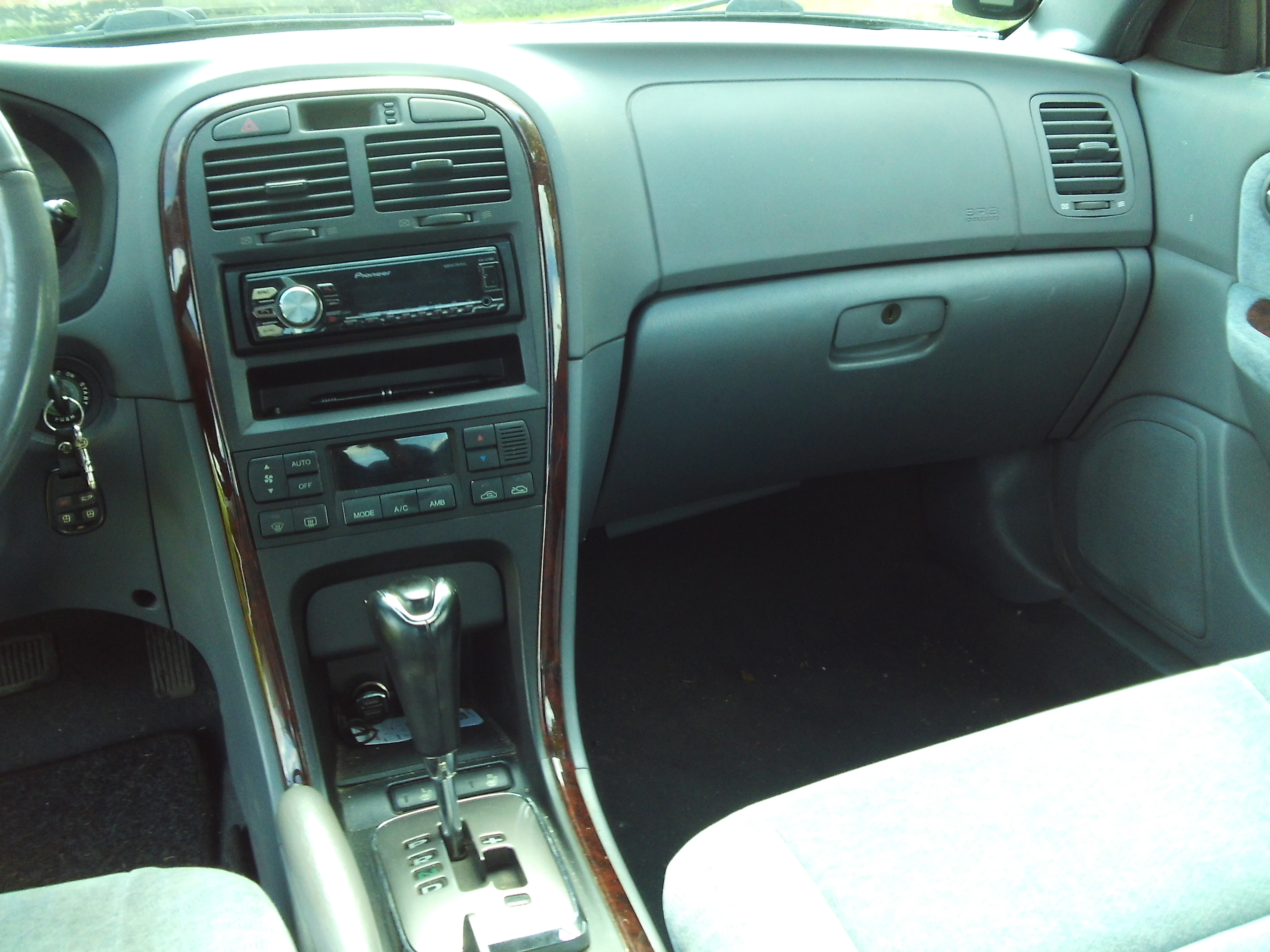 Sort Kia Magentis fra 2003