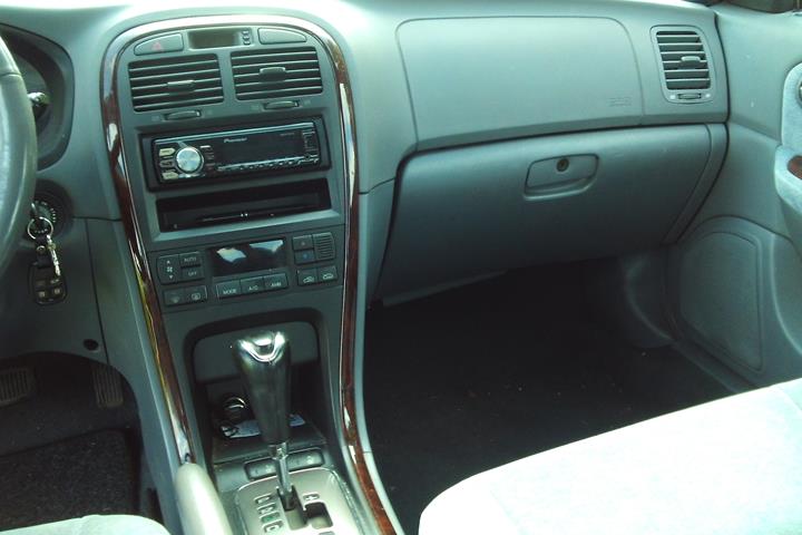Sort Kia Magentis fra 2003