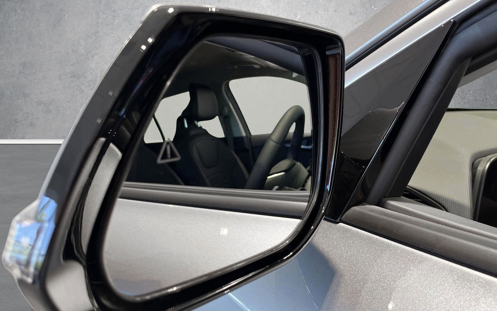 Grå Kia Niro EV fra 2025