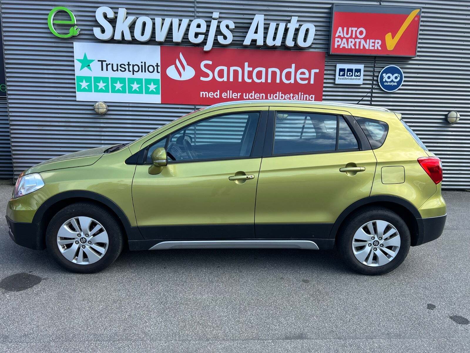 Gul Suzuki S-Cross fra 2013