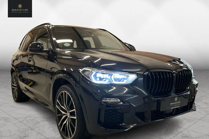 Sort BMW X5 fra 2020 set udefra