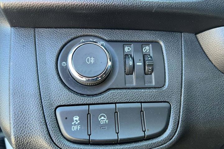 Hvid Opel Karl fra 2016