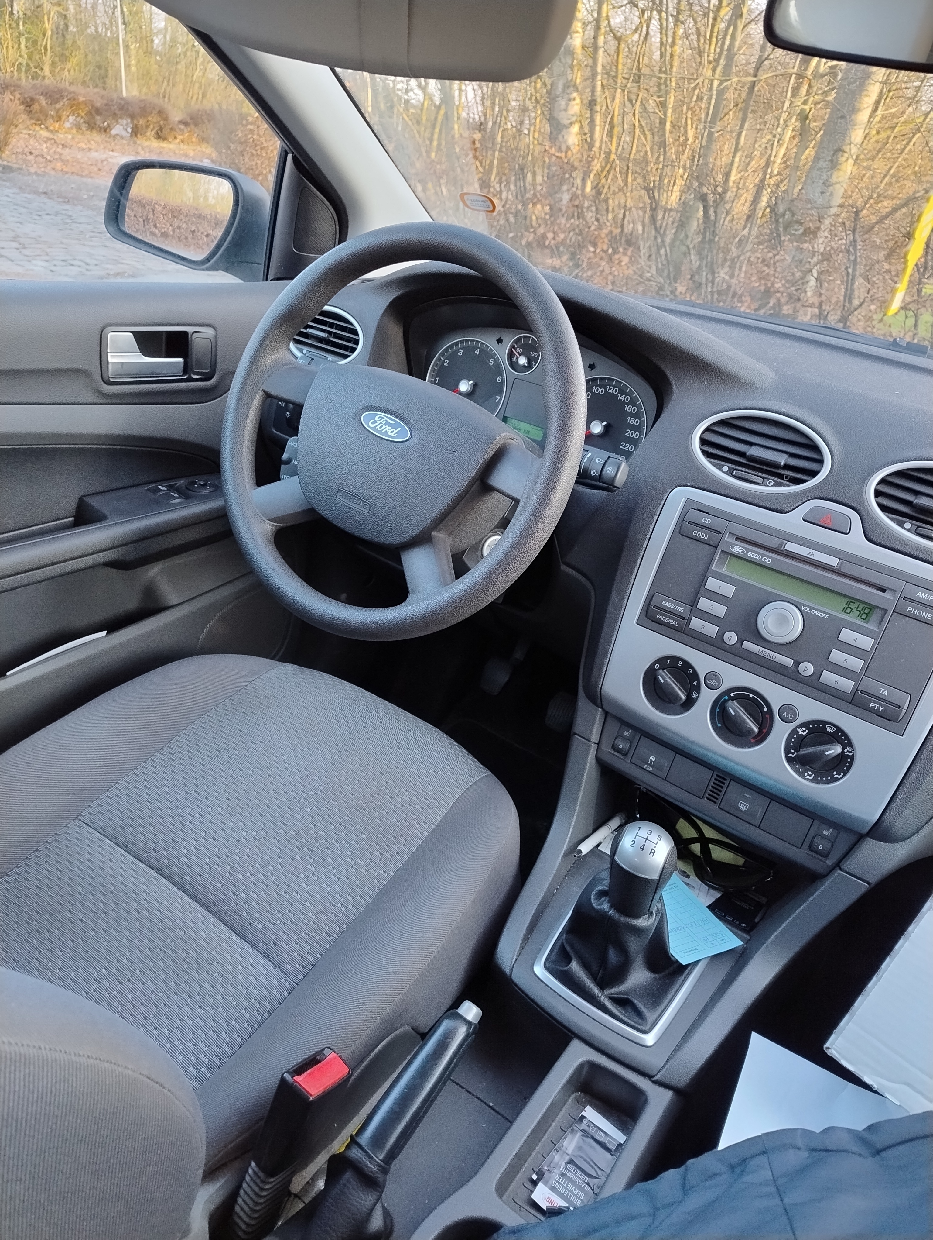 Grå Ford Focus fra 2005