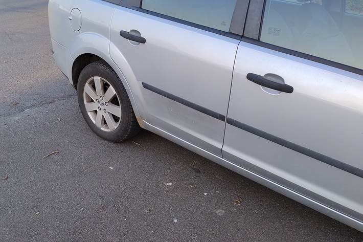 Grå Ford Focus fra 2005