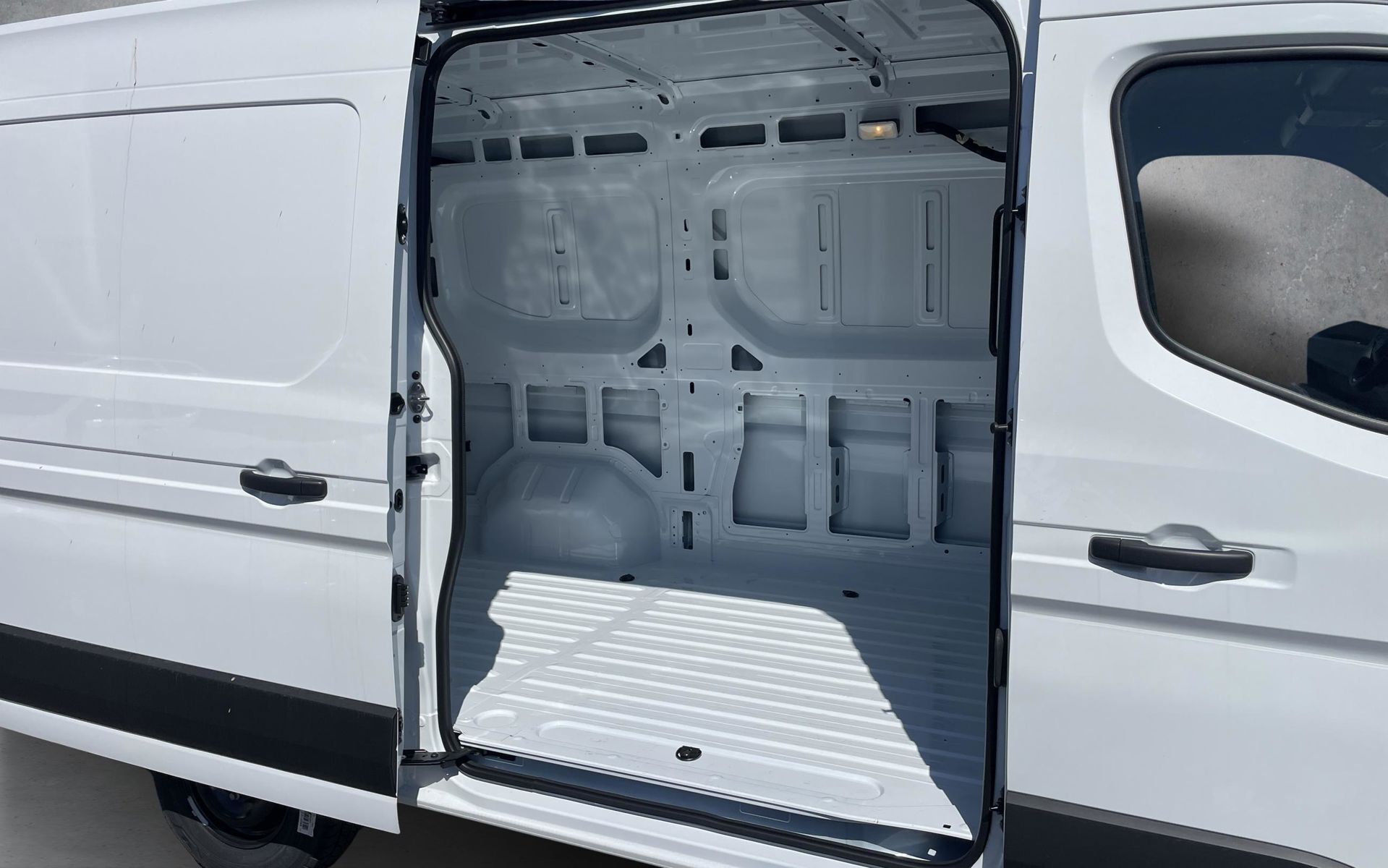Hvid Nissan Interstar fra 2026