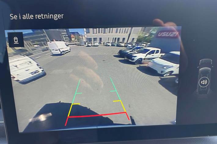 Hvid Nissan Interstar fra 2025 set udefra