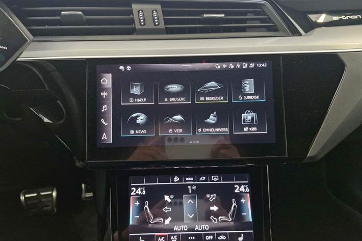 Grå Audi Q8 e-tron fra 2023