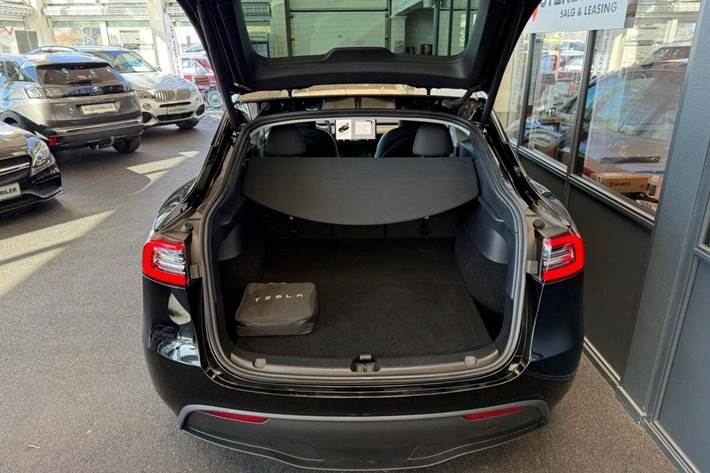 undefined Tesla Model Y fra 2023