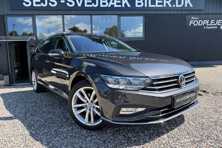 Grå VW Passat fra 2020 set udefra