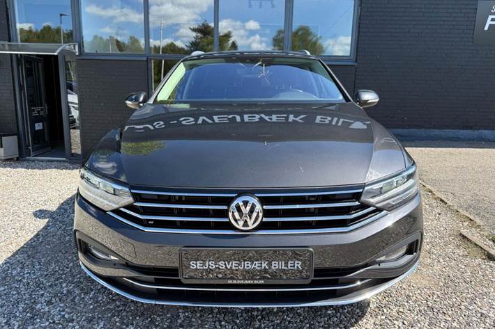 Grå VW Passat fra 2020