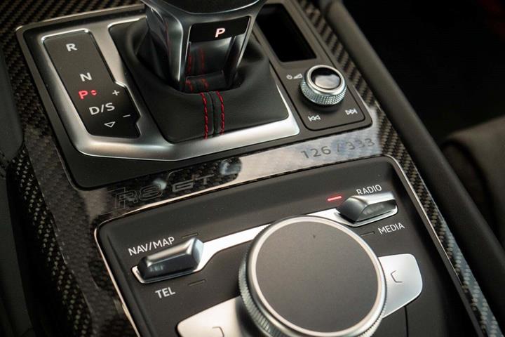Hvid Audi R8 fra 2023