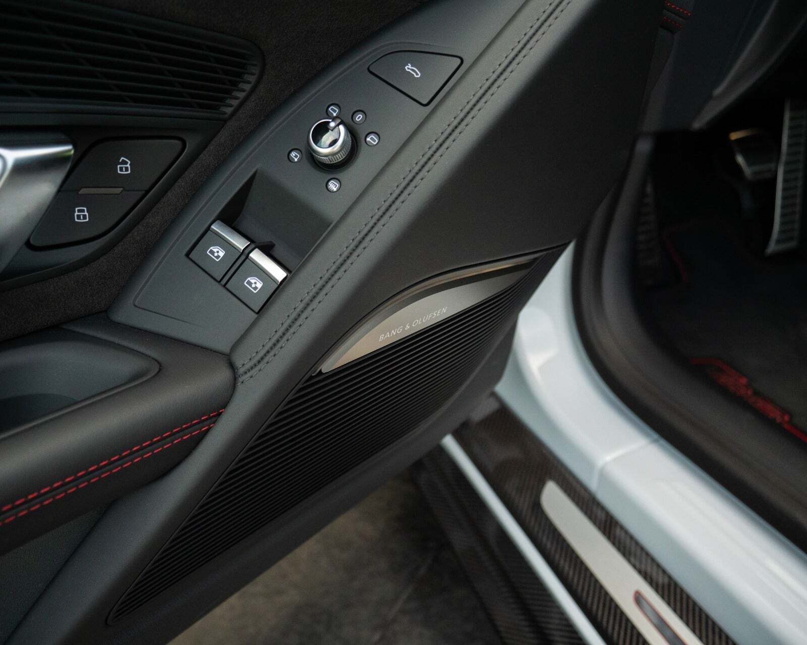 Hvid Audi R8 fra 2023