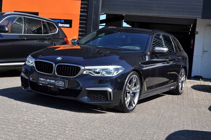 Sort BMW M550d fra 2018 set udefra