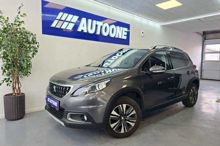 Grå Peugeot 2008 fra 2019 set udefra