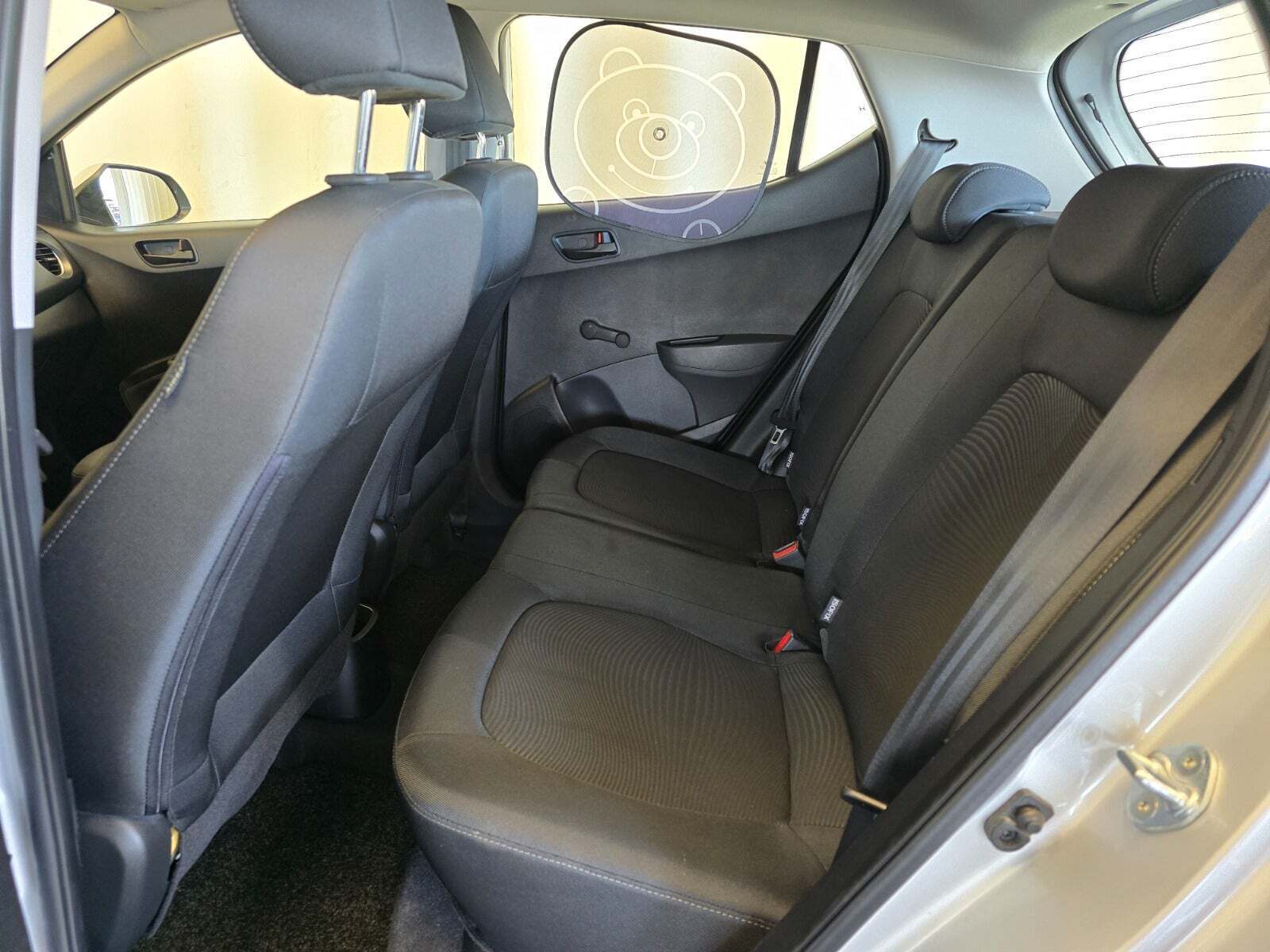 Sølv Hyundai i10 fra 2019