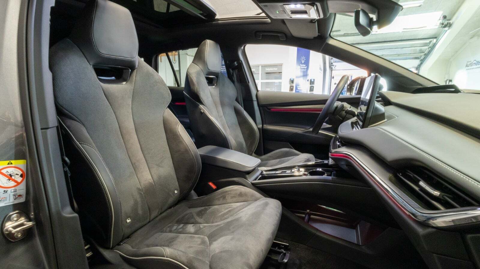 Grå Skoda Enyaq fra 2024