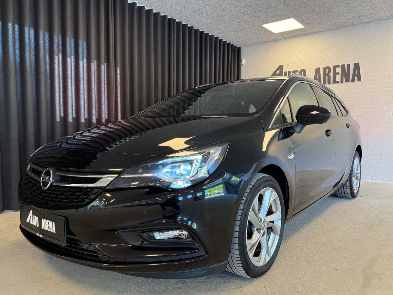 Sort Opel Astra fra 2017