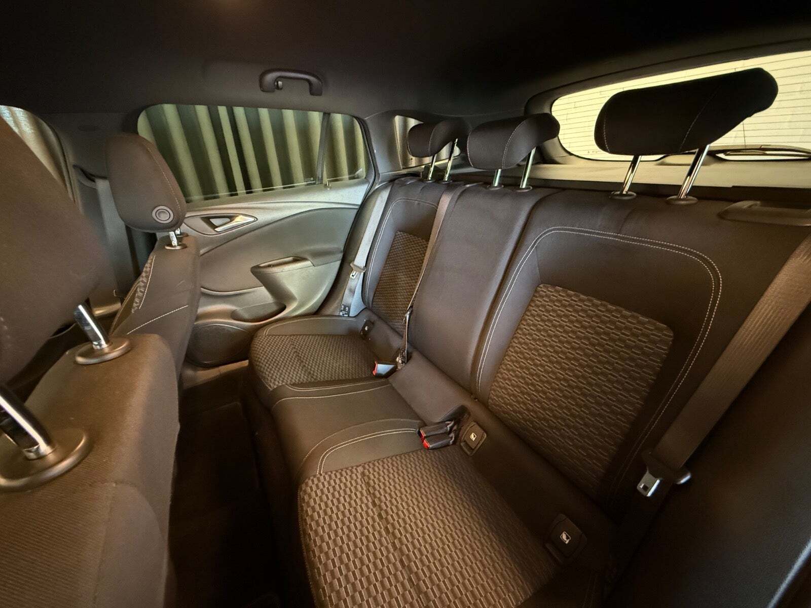 Sort Opel Astra fra 2017