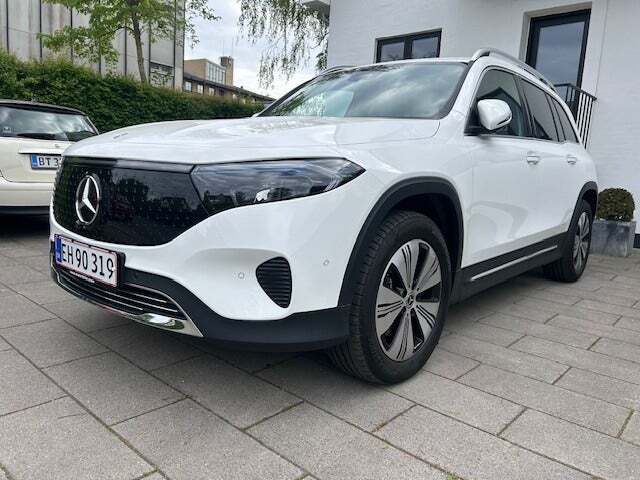 Hvid Mercedes EQB250+ fra 2024