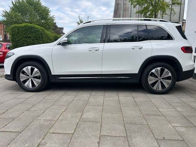 Hvid Mercedes EQB250+ fra 2024