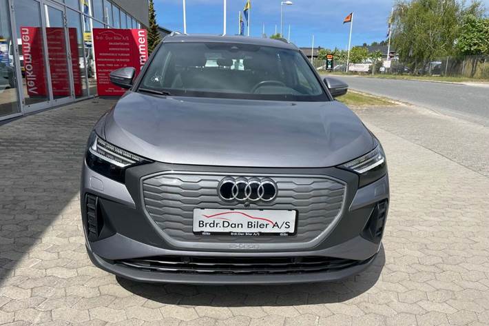 Grå Audi Q4 e-tron fra 2022