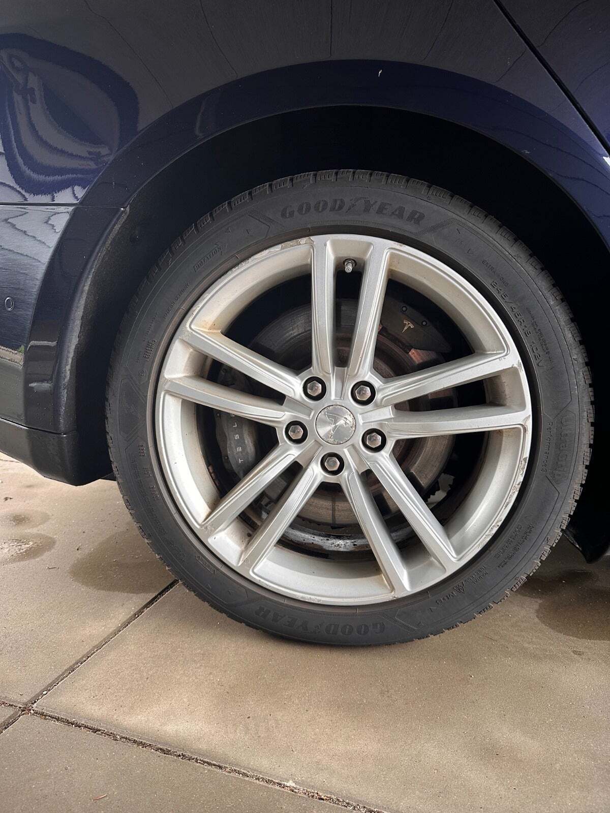 Beige Tesla Model S fra 2015