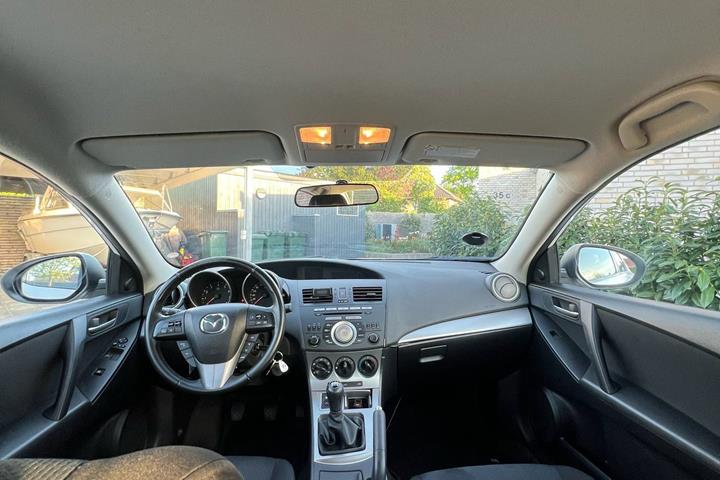 Hvid Mazda 3 fra 2010
