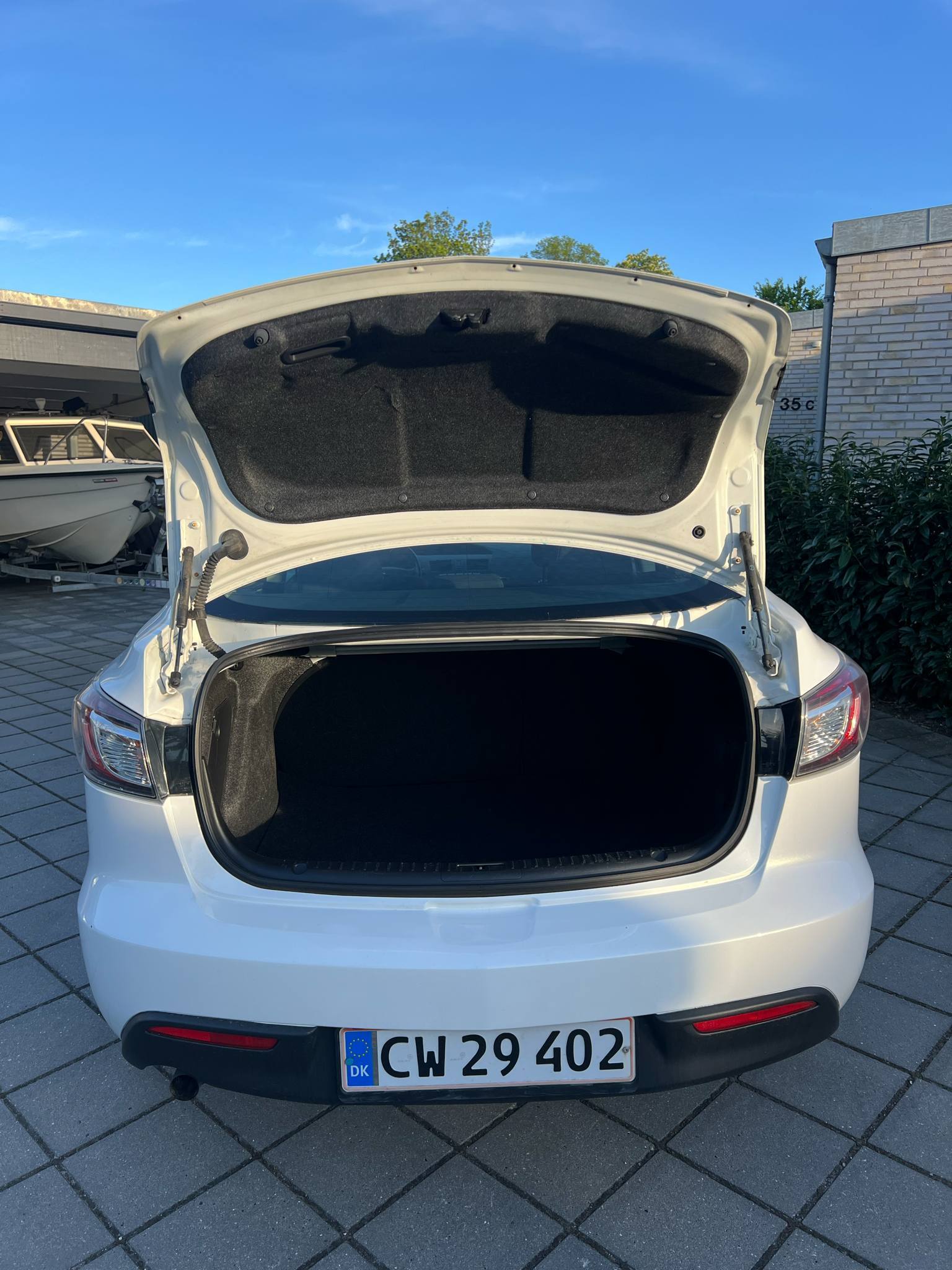 Hvid Mazda 3 fra 2010