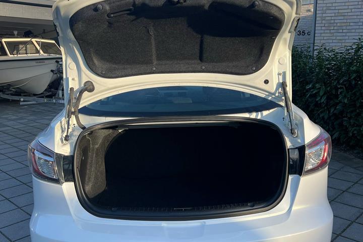 Hvid Mazda 3 fra 2010