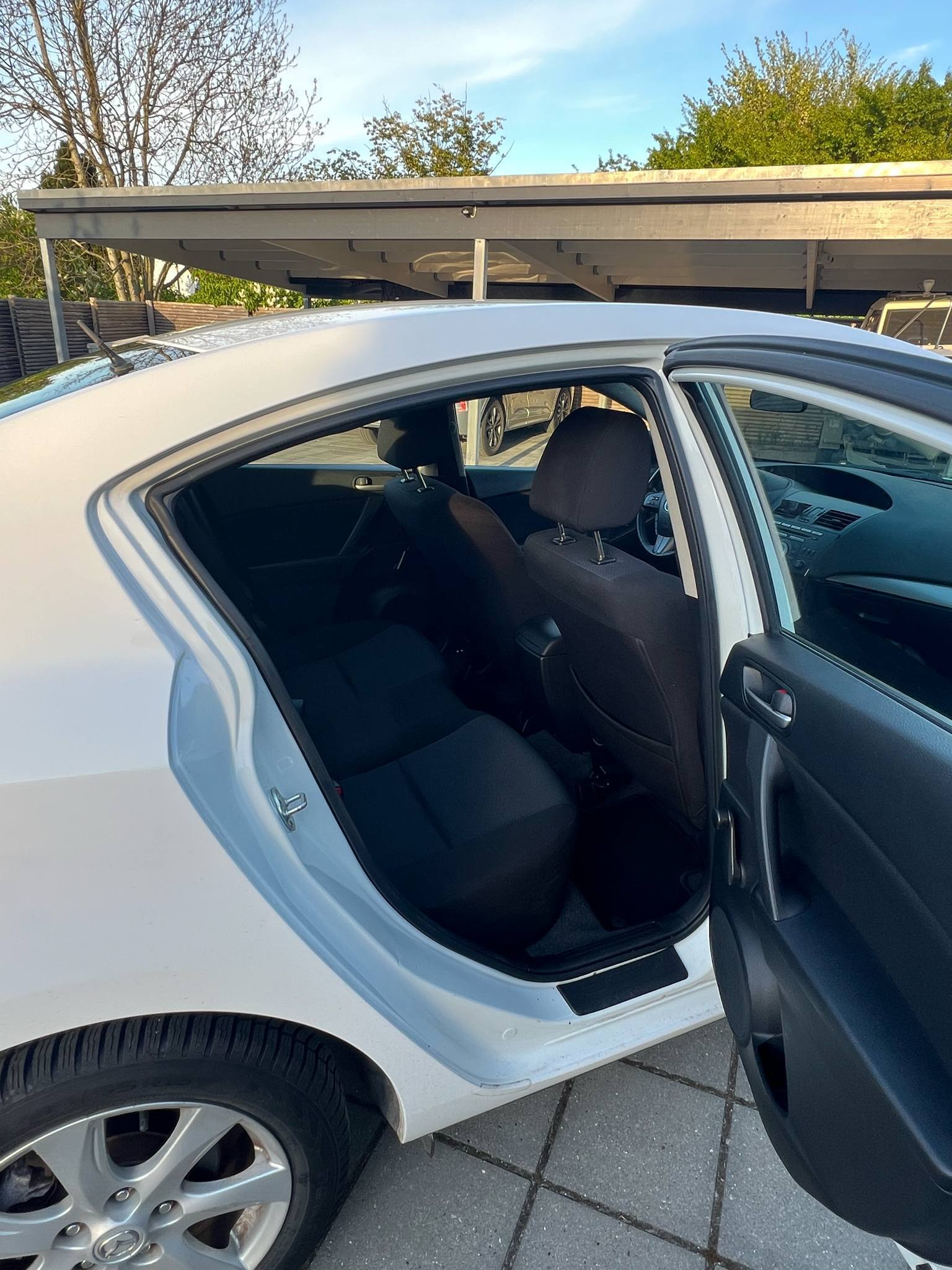 Hvid Mazda 3 fra 2010