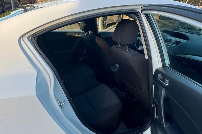 Hvid Mazda 3 fra 2010