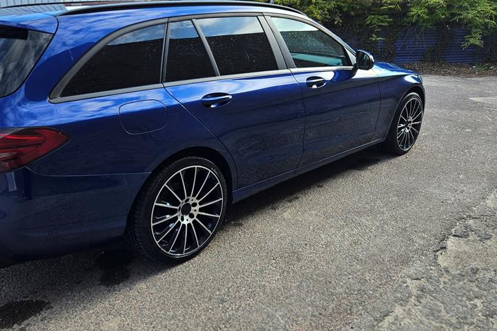 Blå Mercedes C-Klasse fra 2016
