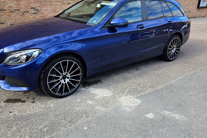 Blå Mercedes C-Klasse fra 2016