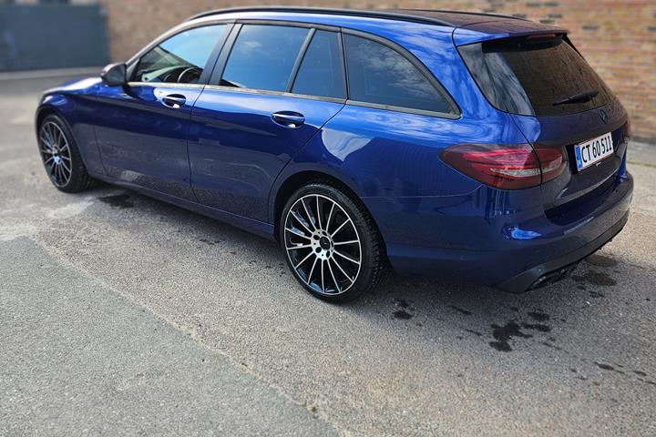 Blå Mercedes C-Klasse fra 2016