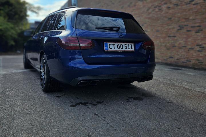 Blå Mercedes C-Klasse fra 2016