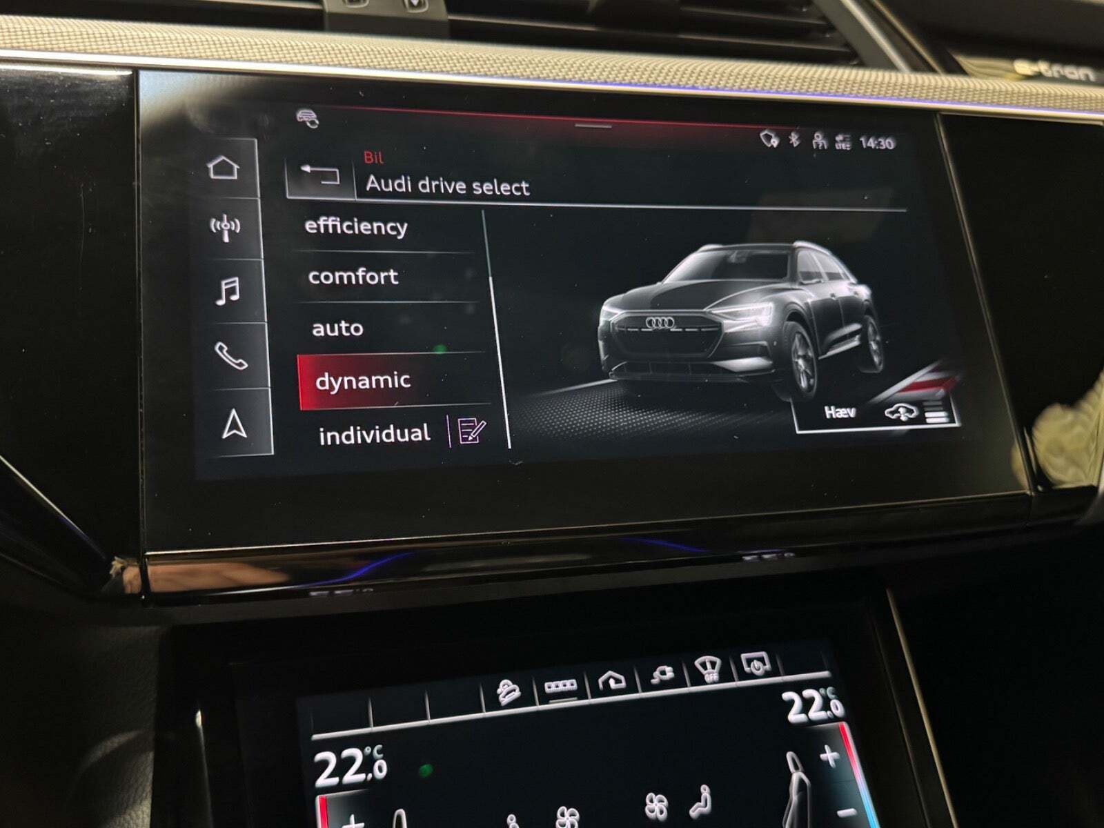 Grå Audi e-tron fra 2022